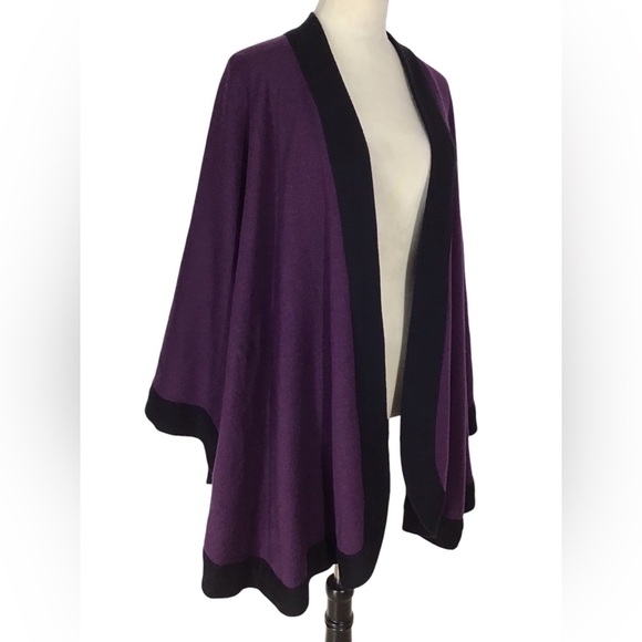 Bloomingdale’s Fine Merino Wool Made In Italy Open Front Poncho Shawl On… - Picture 8 of 9